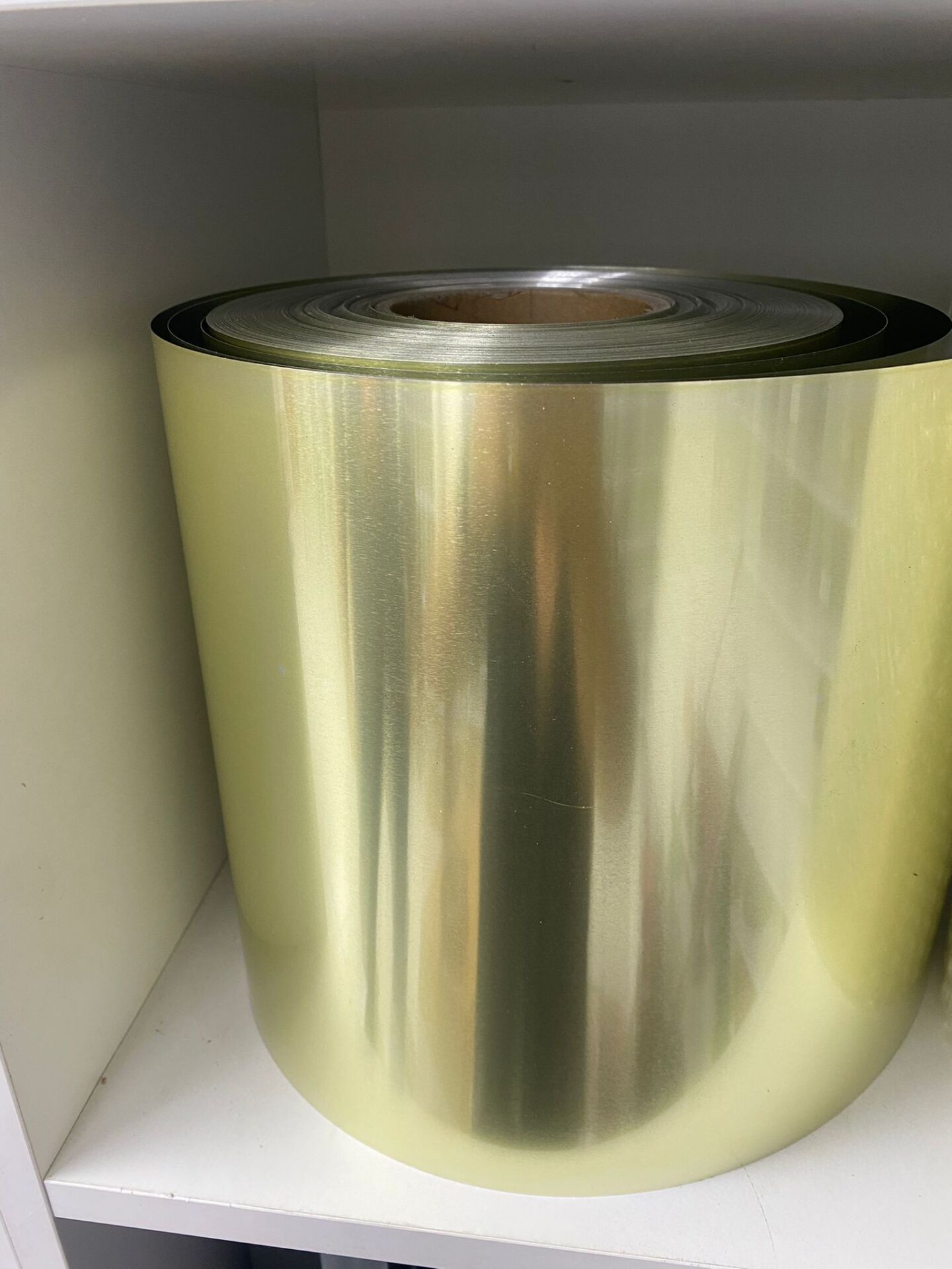 0,150 yapışkanlı beyaz alüminyum karkas kg.